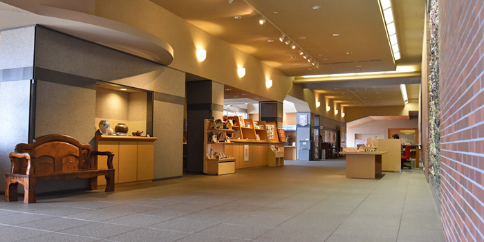 エントランスロビー 北アルプス展望美術館(池田町立美術館) エントランスロビー 北アルプス展望美術館(池田町立美術館)