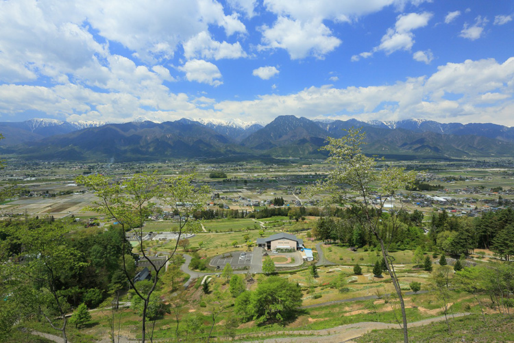 北アルプス展望美術館（池田町立美術館）から望む北アルプス