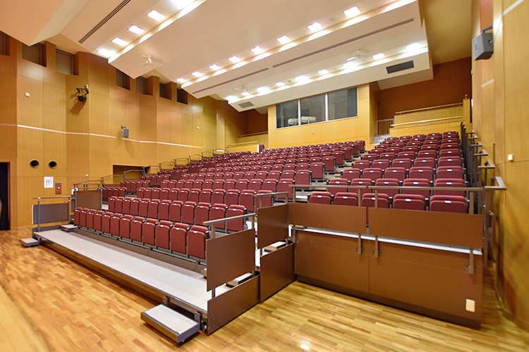 多目的ホール(可動席 232席) 池田町創造館 多目的ホール(可動席 232席) 池田町創造館